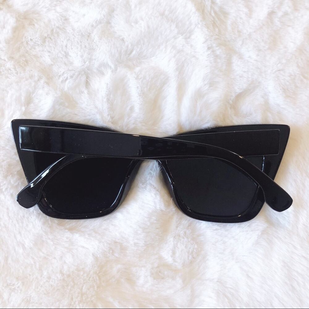 Kiara Glossy Black Full Rim Cat Eye Sunglasses - Picture 10 of 10